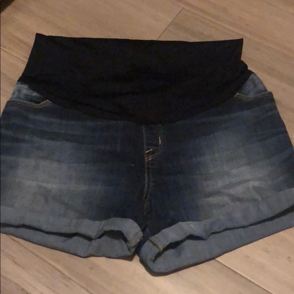 Maternity shorts